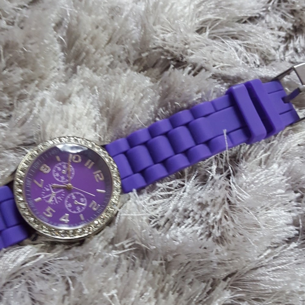 Watch - Picture 3 of 3